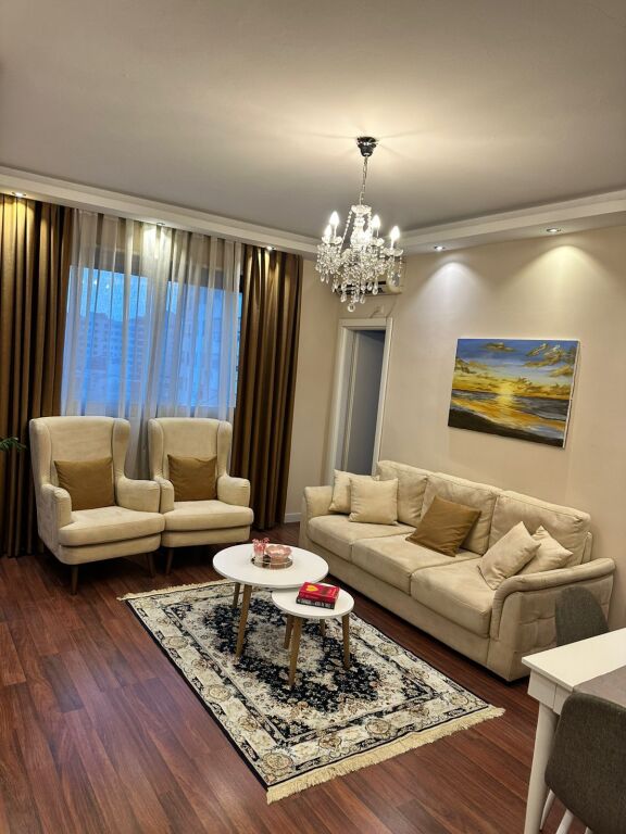 Jepet me qira apartament 2+1 në qendër të Durrësit