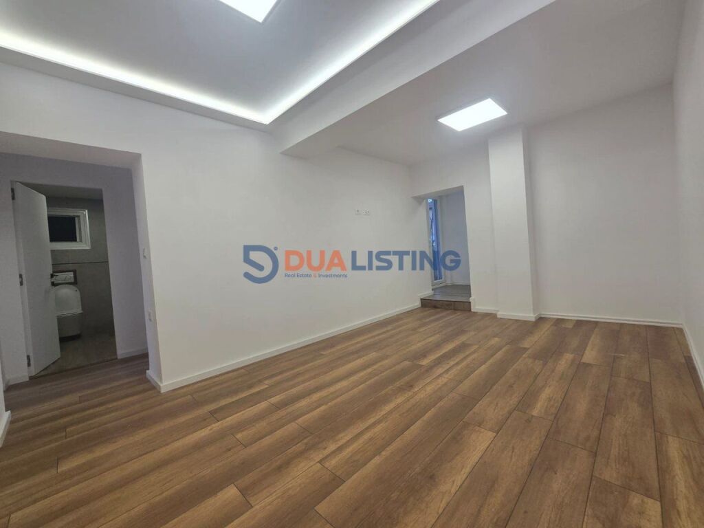 Locale per ufficio in affitto, Nuova Maternità