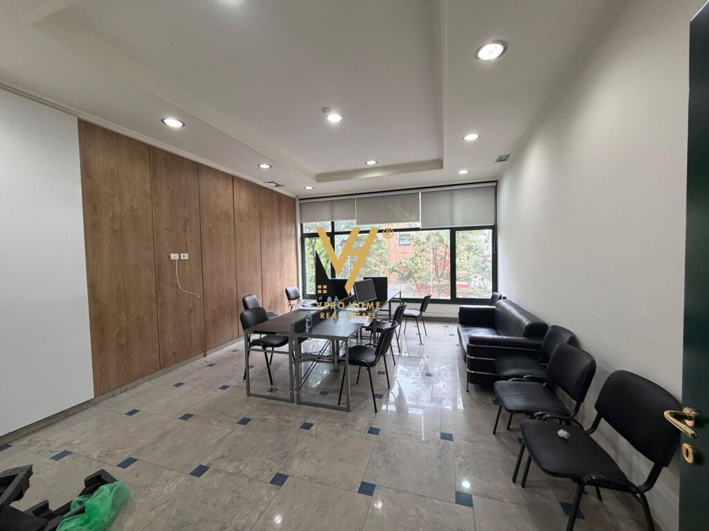 BUSINESS PREMISES OF 350 M2 FOR RENT IN WILLSON SQUARE 6,000 EURO