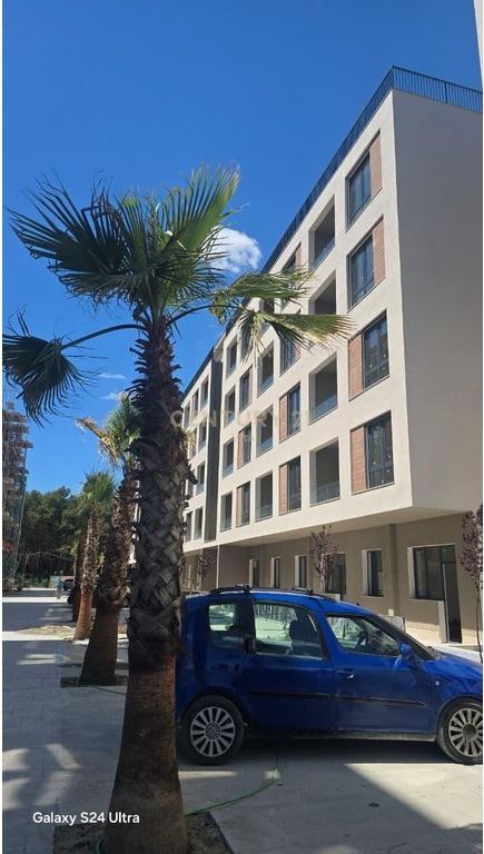 SHITET APARTAMENT 1+1 + POST PARKIMI TEK RESIDENCA LOREDIS , QERRET !!!