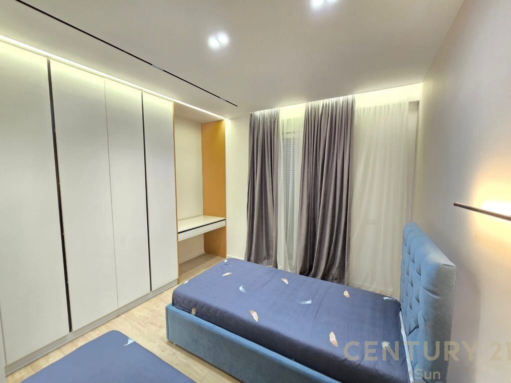 APPARTAMENTO DI LUSSO 2+1+2 POSTI AUTO VICINO AL LAGO ASCIUTTO! 1.200 € /Mese Sup. Totale  140m2  Sup. interna  118m2