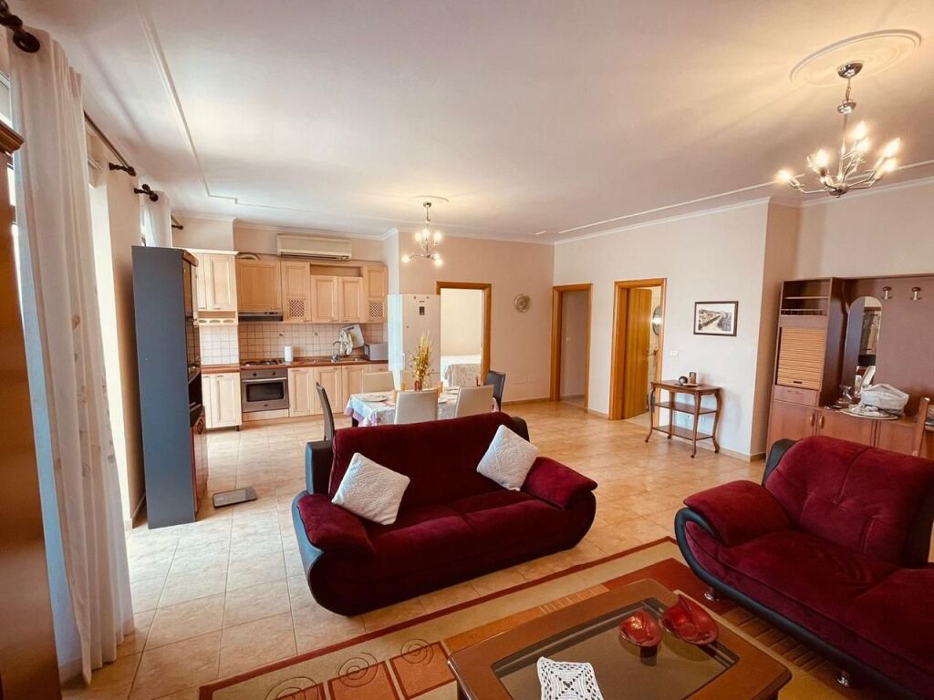 Jepet me qira apartament 2+1 në Rrugën e Portit, Durrës pet friendly