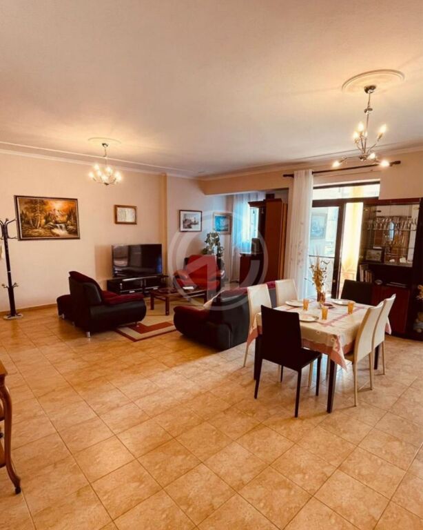 Apartament 2+1 me qera_Rruga e Portit