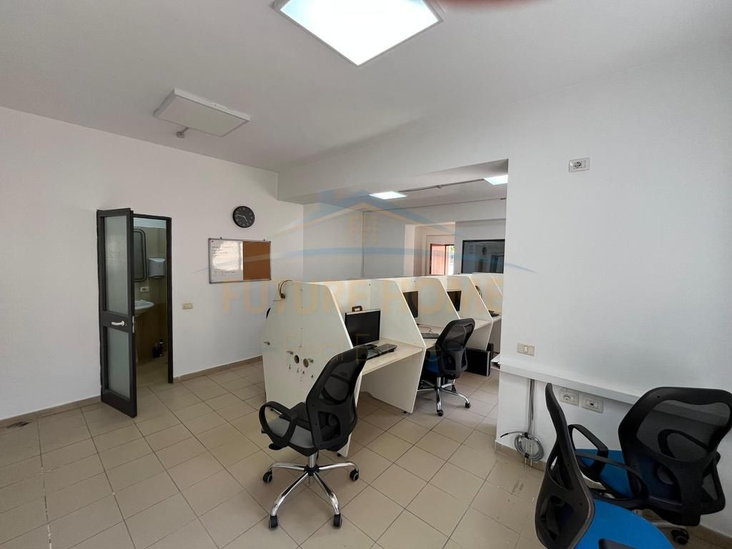 Qira, Ambient per zyra, Pazari i Ri, Tirane / ELT68779