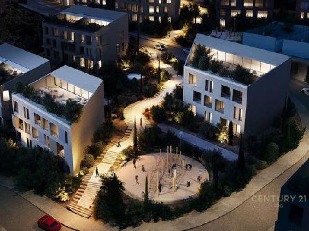 INTERA PROPRIETÀ RESIDENZIALE NELLA RESIDENZA SUNPALASE RESIDENCE!