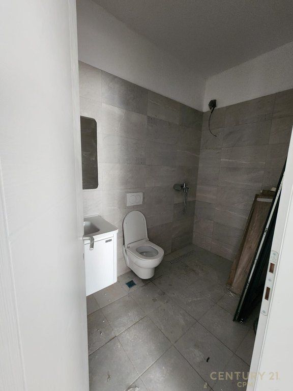 Apartament 2+1+2 për shitje tek Radisoni Liqeni i Thatë, Tiranë
