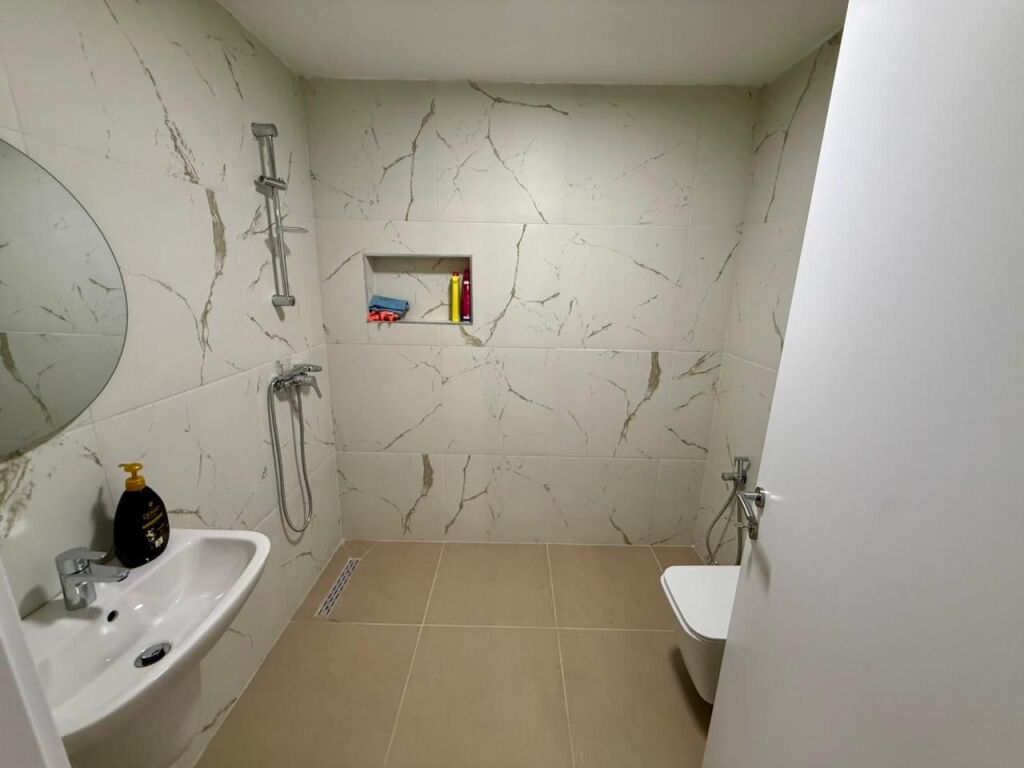 📣 AFFITTO Appartamento 2+1+2 📍 Vicino a Casa Italia ✨💶 Prezzo 65.000 Leke/Mese