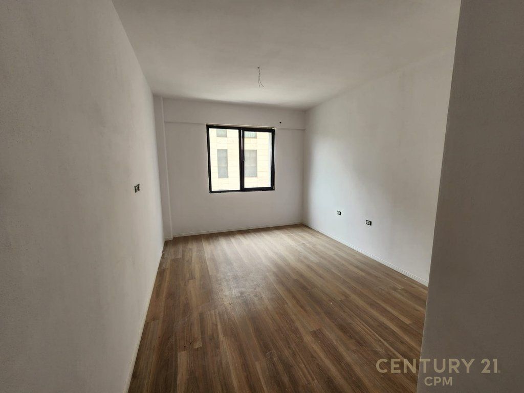 Apartament 2+1+2 për shitje tek Radisoni Liqeni i Thatë, Tiranë