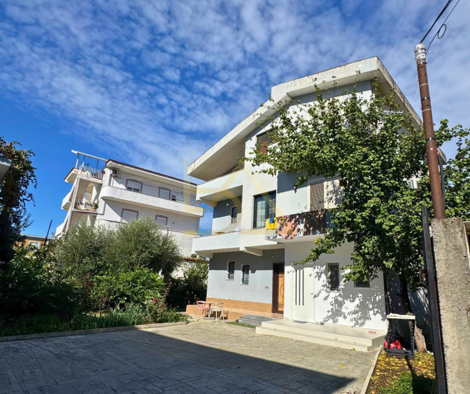 Shitet Vilë – Tiranë, Rruga Pjetër Arbnori