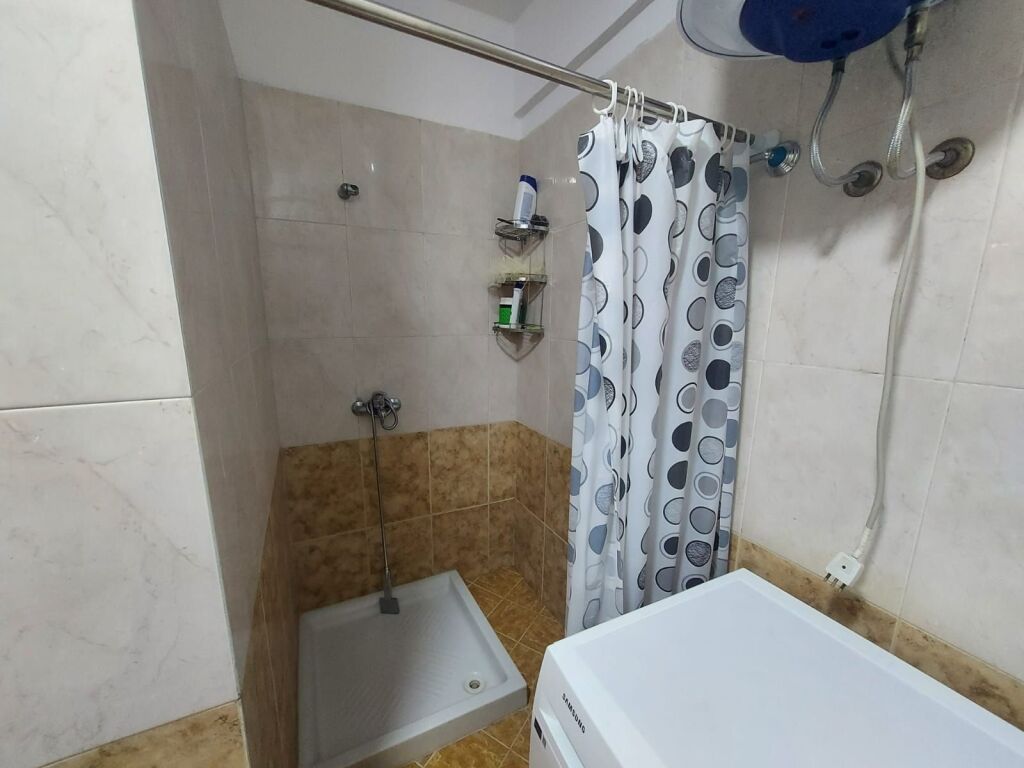 Shitet Apartament 2+1  Golem