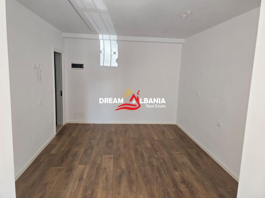 Shitet Garsoniere ne Rrugen 4 Deshmoret, Tirane (ID 41091121)