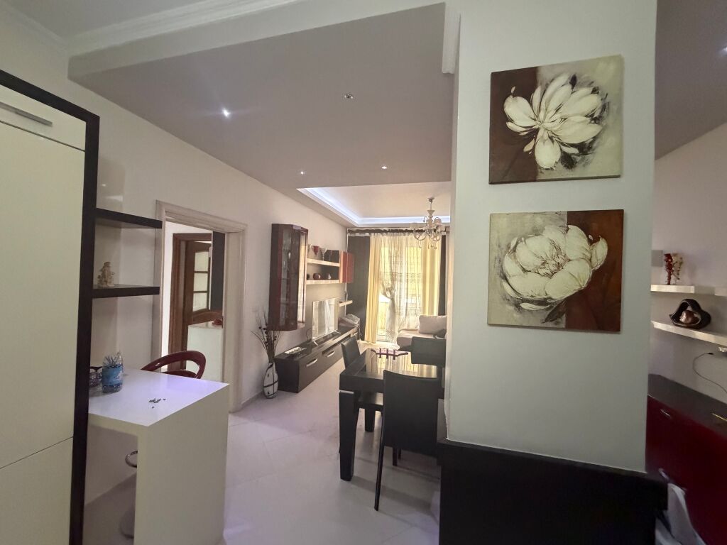 2+1,arredato al lago secco,700 euro