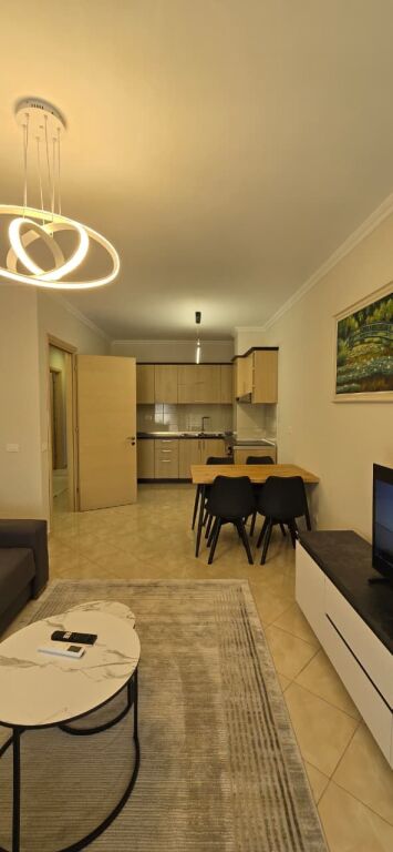 Qera, Apartament 1+1, ish Parku i Autobuzave, Tiranë