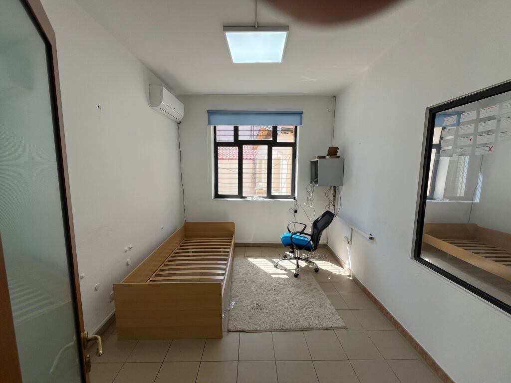 Qira, Ambient për zyra, Pazari i Ri, Tiranë