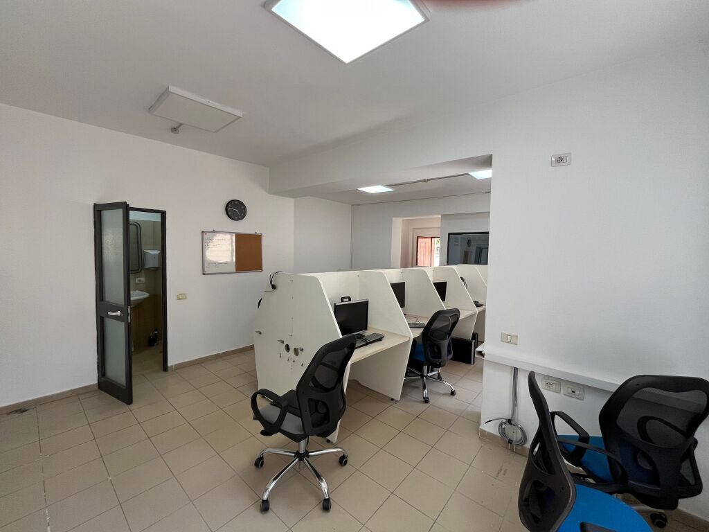 Qira, Ambient për zyra, Pazari i Ri, Tiranë