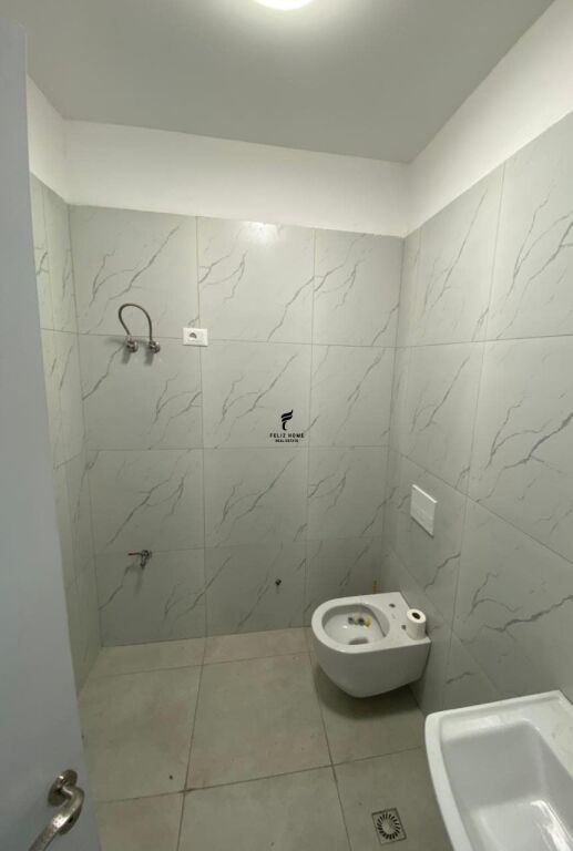 NEGOZIO IN AFFITTO 24,89 M2 MYSLYM SHYRI 50.000 LEKE FH-72856