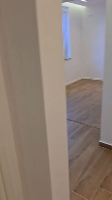 GARSONIERE NE SHITJE TE SHKOLLA KUQE