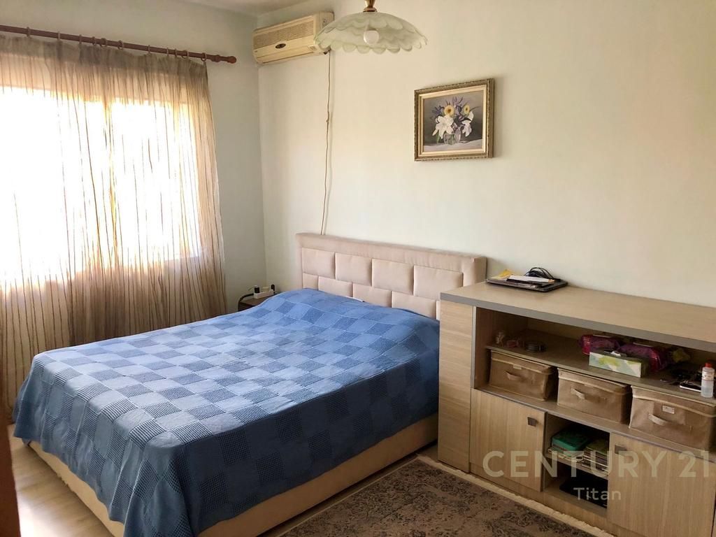 Apartament 2+1 per qira te Komuna e Parisit!!