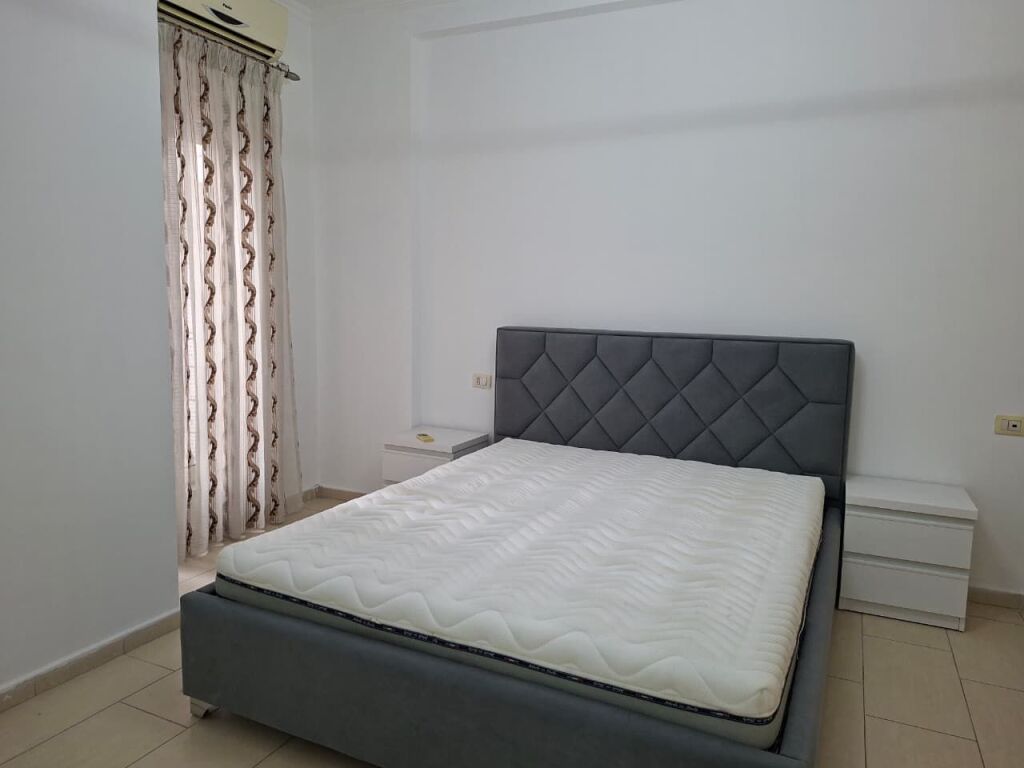 🏠 In Affitto: Super Appartamento 1+1 &amp; 1 Balcone (📍Centro – Via Kavajës) 🔥 Posizione Perfetta || 5 min dal Centro | 80.000 Lek / Mese 💶