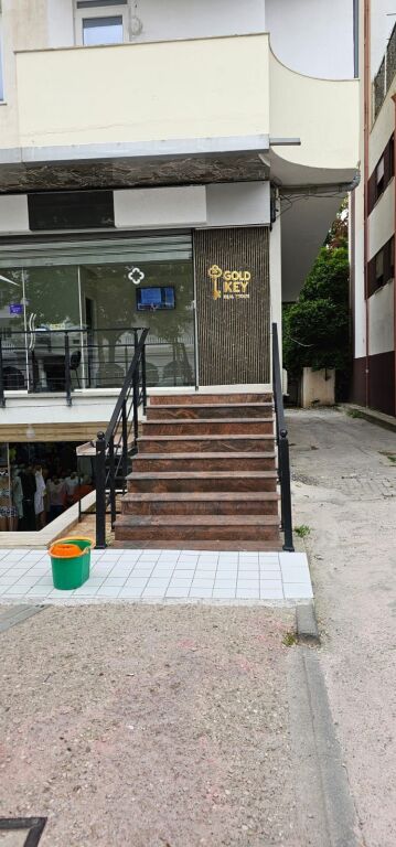 🏡 AMBIENTE COMMERCIALE IN VENDITA (Negozio + Mini hotel con 3 Appartamenti × Booking/AirBnb)