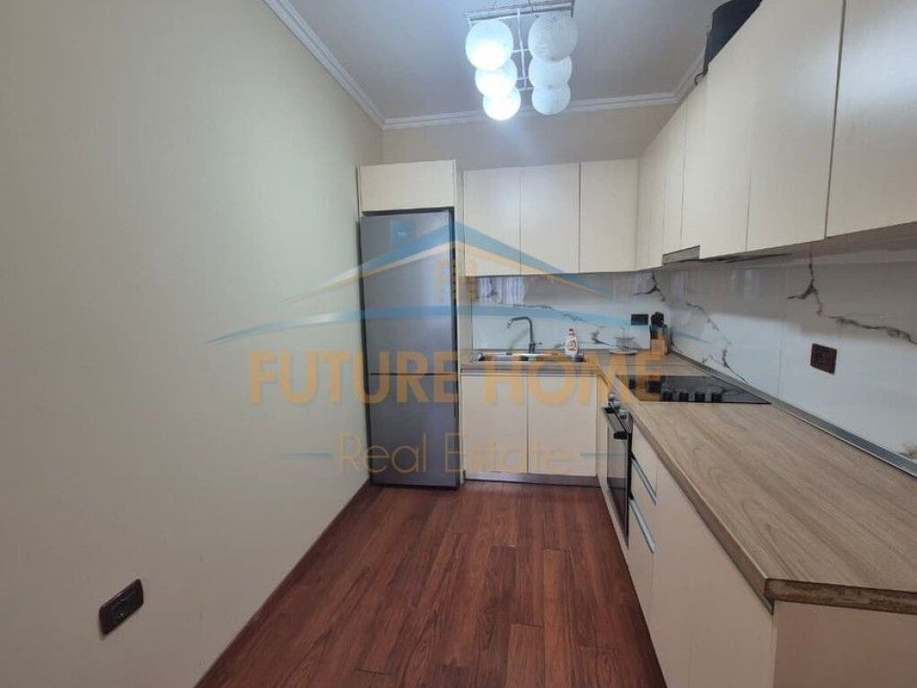 In vendita, Appartamento 2+1, Viale Giovanna d'Arco, Tirana.