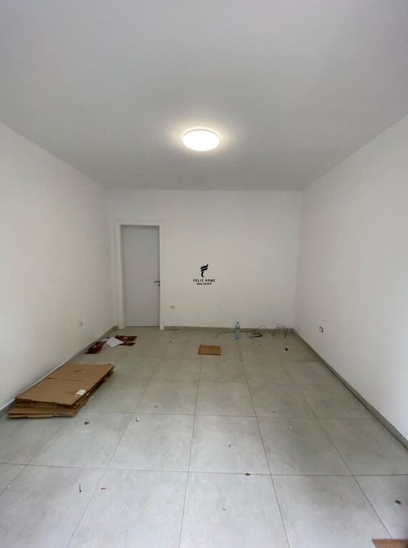 NEGOZIO IN AFFITTO 24,89 M2 MYSLYM SHYRI 50.000 LEKE FH-72856