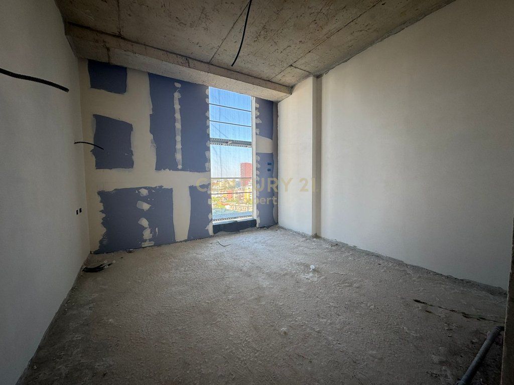 2+1 APARTMENT FOR SALE IN EXPOZITA BUILDING