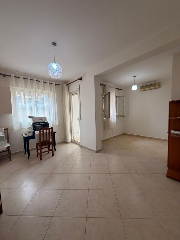 Apartament me qera