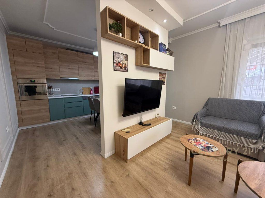 Apartment 1+1 and parking space for rent near the Medrese!