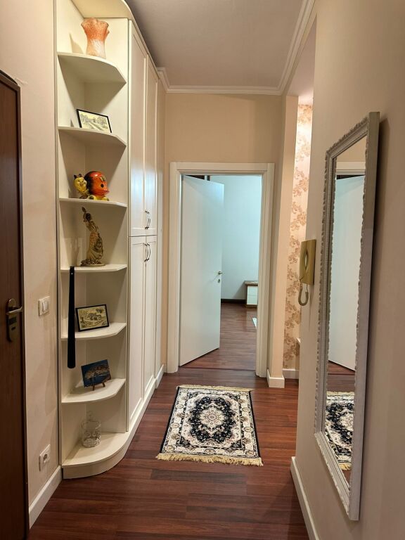 Jepet me qira apartament 2+1 në qendër të Durrësit