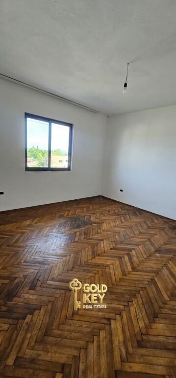 🏡 VENDESI 2 VILLE CON 6000M2 TERRENO  1000m2 TERRENO COLTIVABILE PARTE SHIJAK
