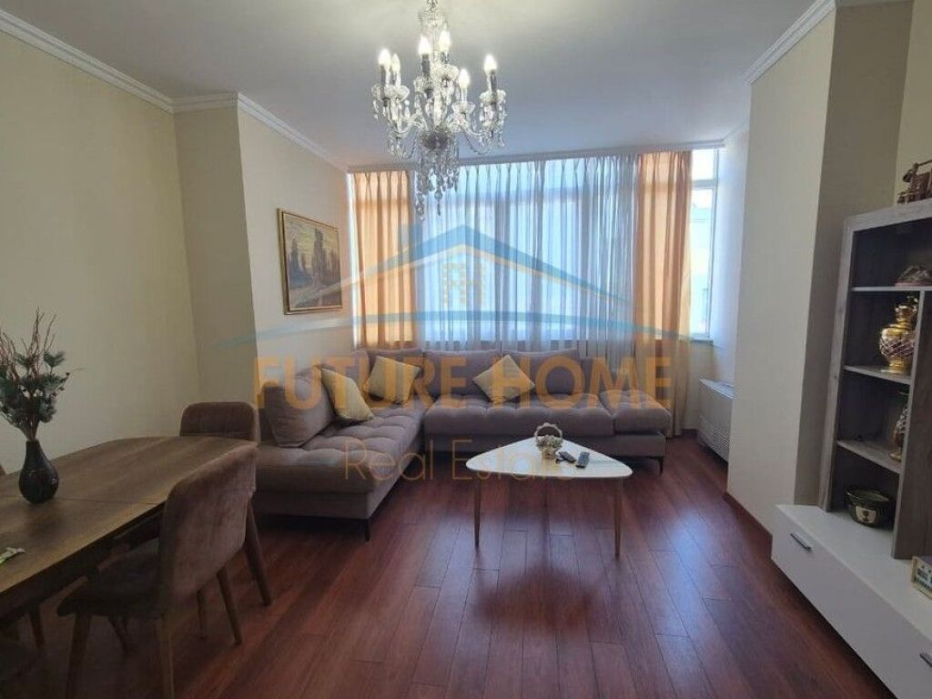 In vendita, Appartamento 2+1, Viale Giovanna d'Arco, Tirana.