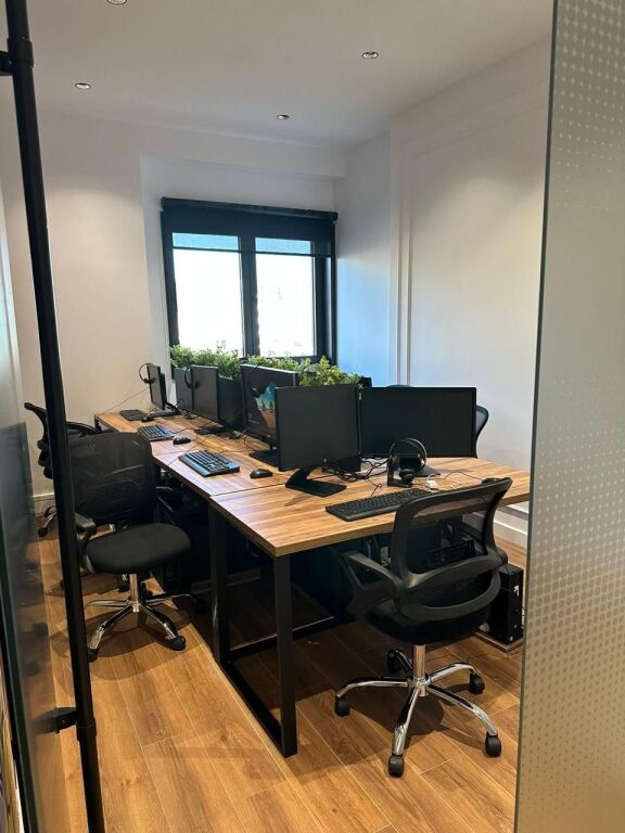 Jepet me Qira ambient për zyra, me 7 salla dhe 3 tualete, tek “Future Home Residence”