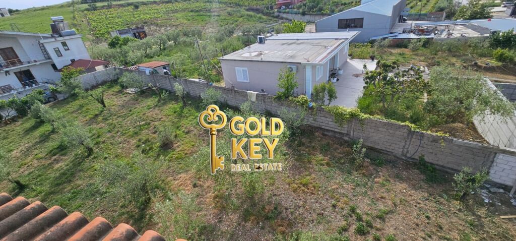 🏡 VENDESI 2 VILLE CON 6000M2 TERRENO  1000m2 TERRENO COLTIVABILE PARTE SHIJAK
