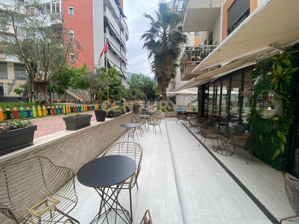 Locale Bar-Caffè in Vendita a Fresk, Arredato! 260.000 € Superficie Totale 124m2