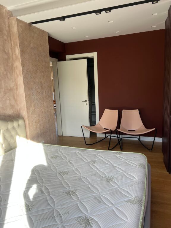 Duplex di lusso in affitto con posto auto incluso presso la Residenza Kodra e Diellit!

