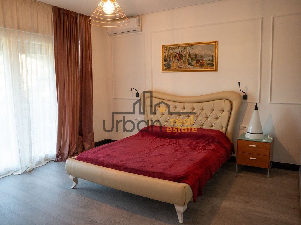 Shitet, Vilë , Bërzhitë, Tiranë - 600000€ | 2500 m²
