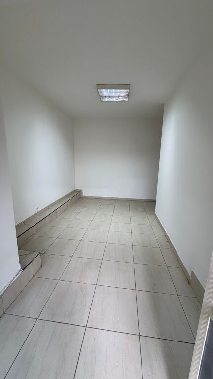 Service unit of 55m2 for rent opposite the Pediatrics