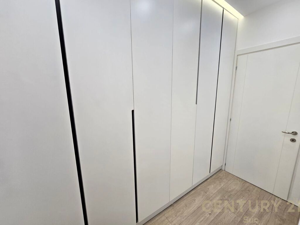 APPARTAMENTO DI LUSSO 2+1+2 POSTI AUTO VICINO AL LAGO ASCIUTTO! 1.200 € /Mese Sup. Totale  140m2  Sup. interna  118m2