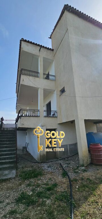 🏡 VENDESI 2 VILLE CON 6000M2 TERRENO  1000m2 TERRENO COLTIVABILE PARTE SHIJAK
