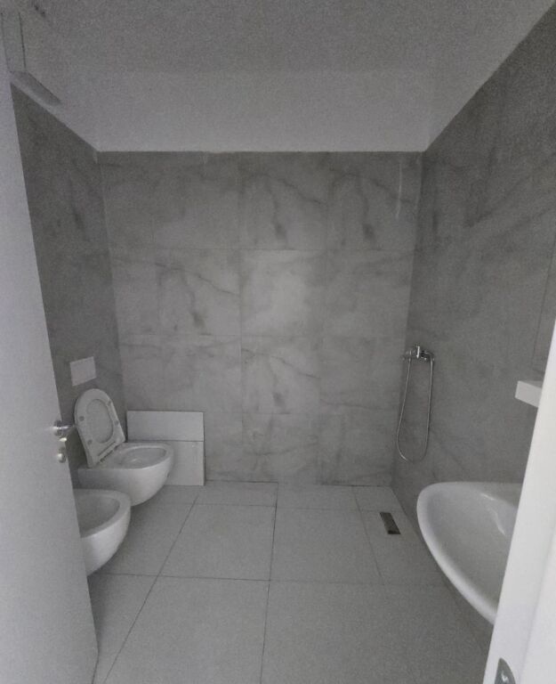 Jepet me qera Apartamenti 1+1 , Univers City prane QTU-se 400 mije leke