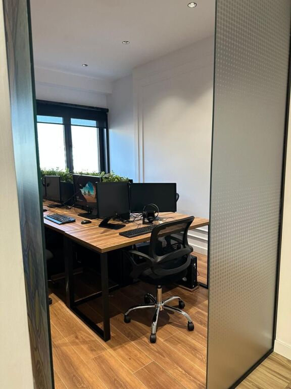 Jepet me Qira ambient për zyra, me 7 salla dhe 3 tualete, tek “Future Home Residence”