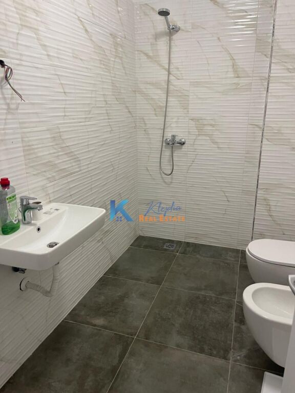 Locale per ufficio in affitto a Bulevardi i Ri (all'inizio)