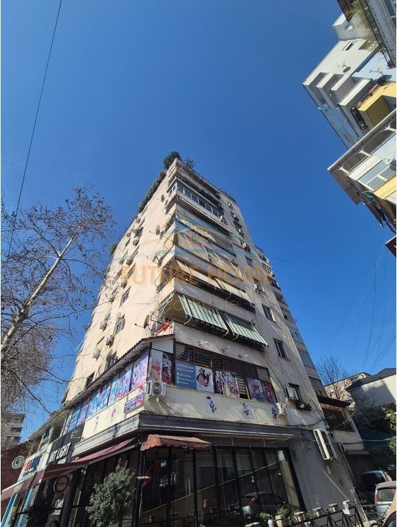 Shitet Apartament 2+1, Bulevardi Zhan Dark, Prane Ministrise se Jashtme