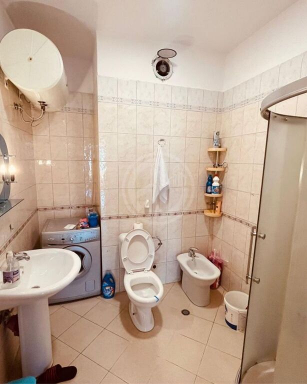 Apartament 2+1 me qera_Rruga e Portit