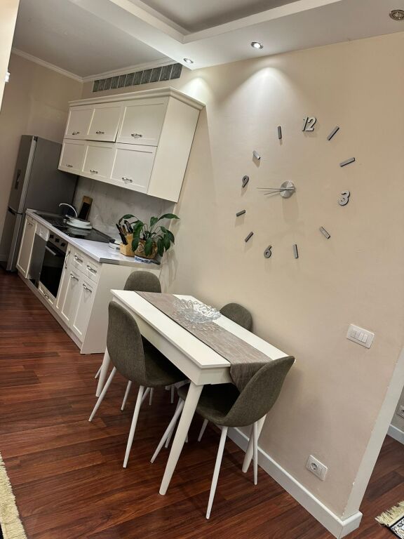 Jepet me qira apartament 2+1 në qendër të Durrësit