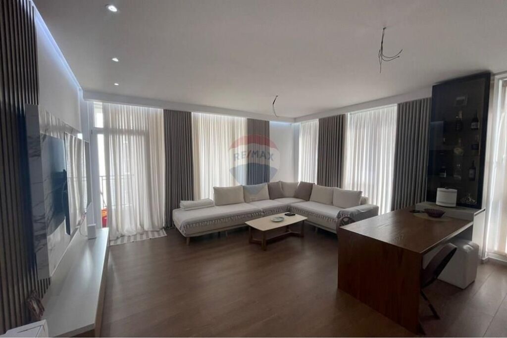 Apartament 3+1+2 për shitje – Bulevardi i Ri