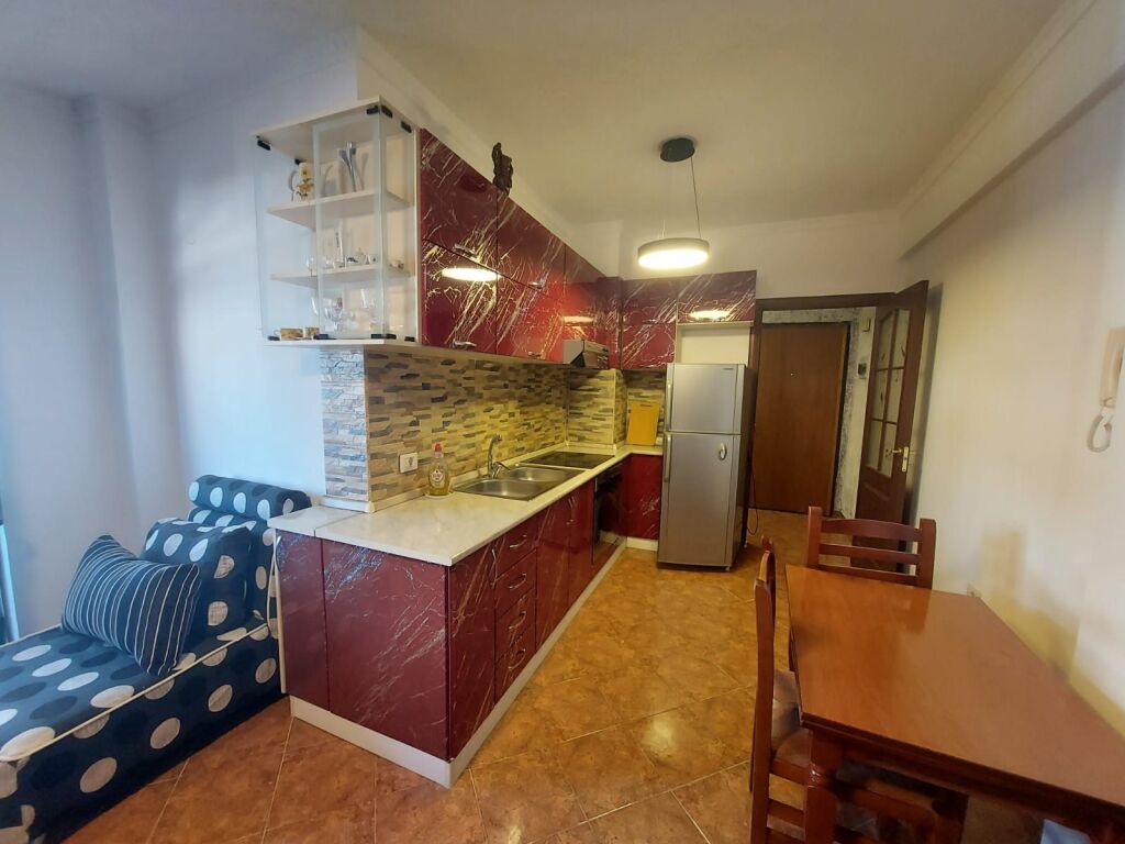 Shitet Apartament 2+1  Golem