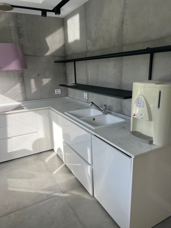 Duplex di lusso in affitto con posto auto incluso presso la Residenza Kodra e Diellit!
