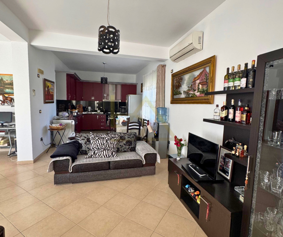 Shitet Vilë – Tiranë, Rruga Pjetër Arbnori